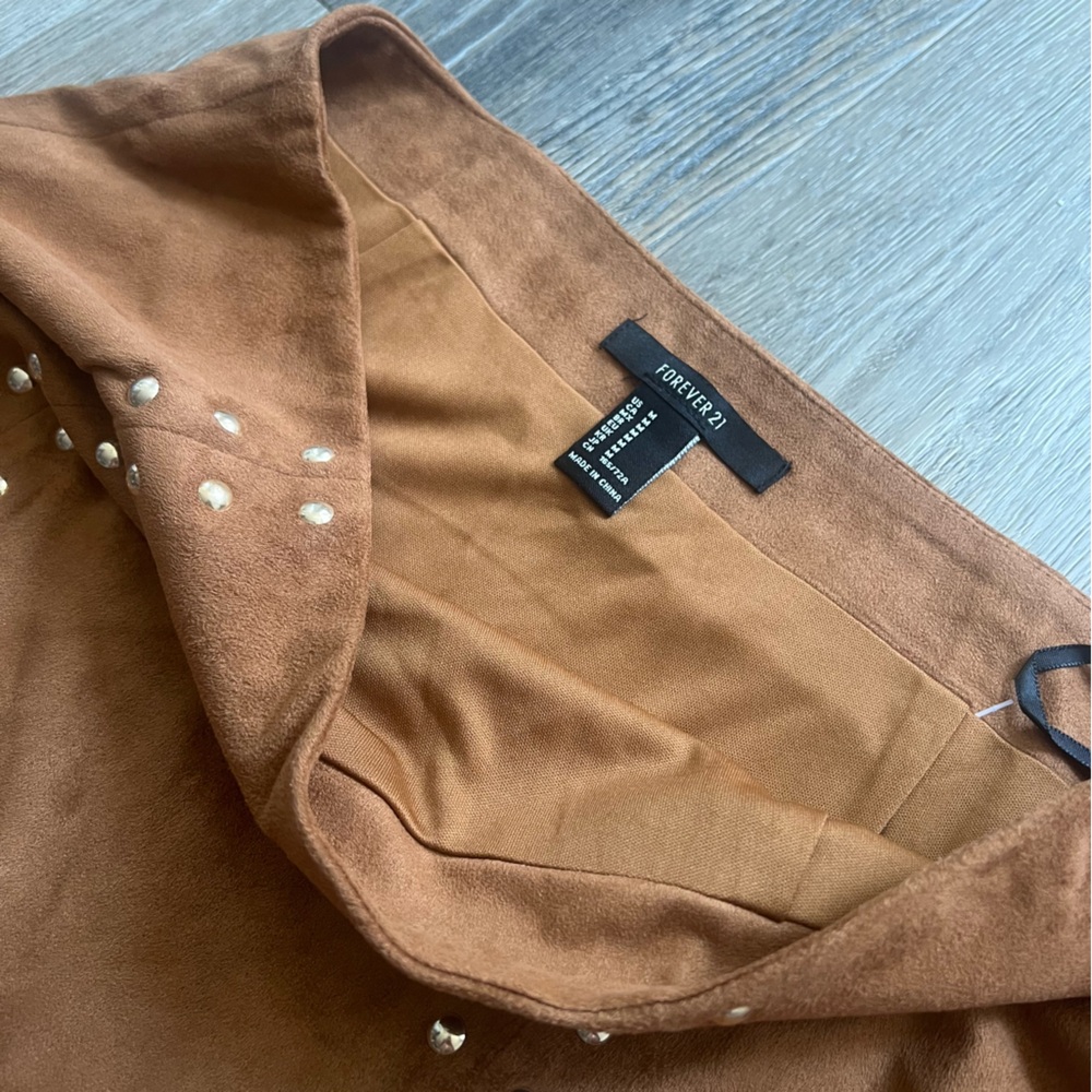 NWT Forever 21 studded suede miniskirt - Picture 5 of 7